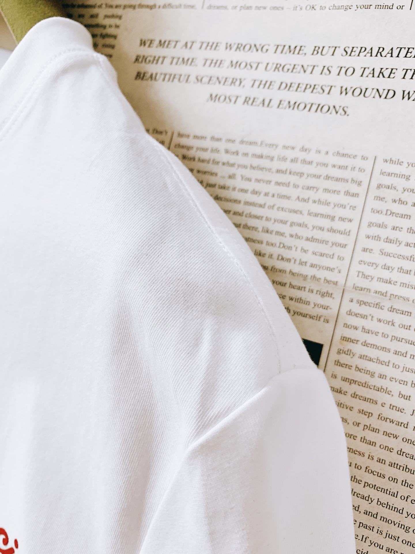 Gucci 古驰 2026SS春夏新品 复古手写体印花短袖👕高支精梳棉面料软糯透气，垂坠感绝了，上身亲肤