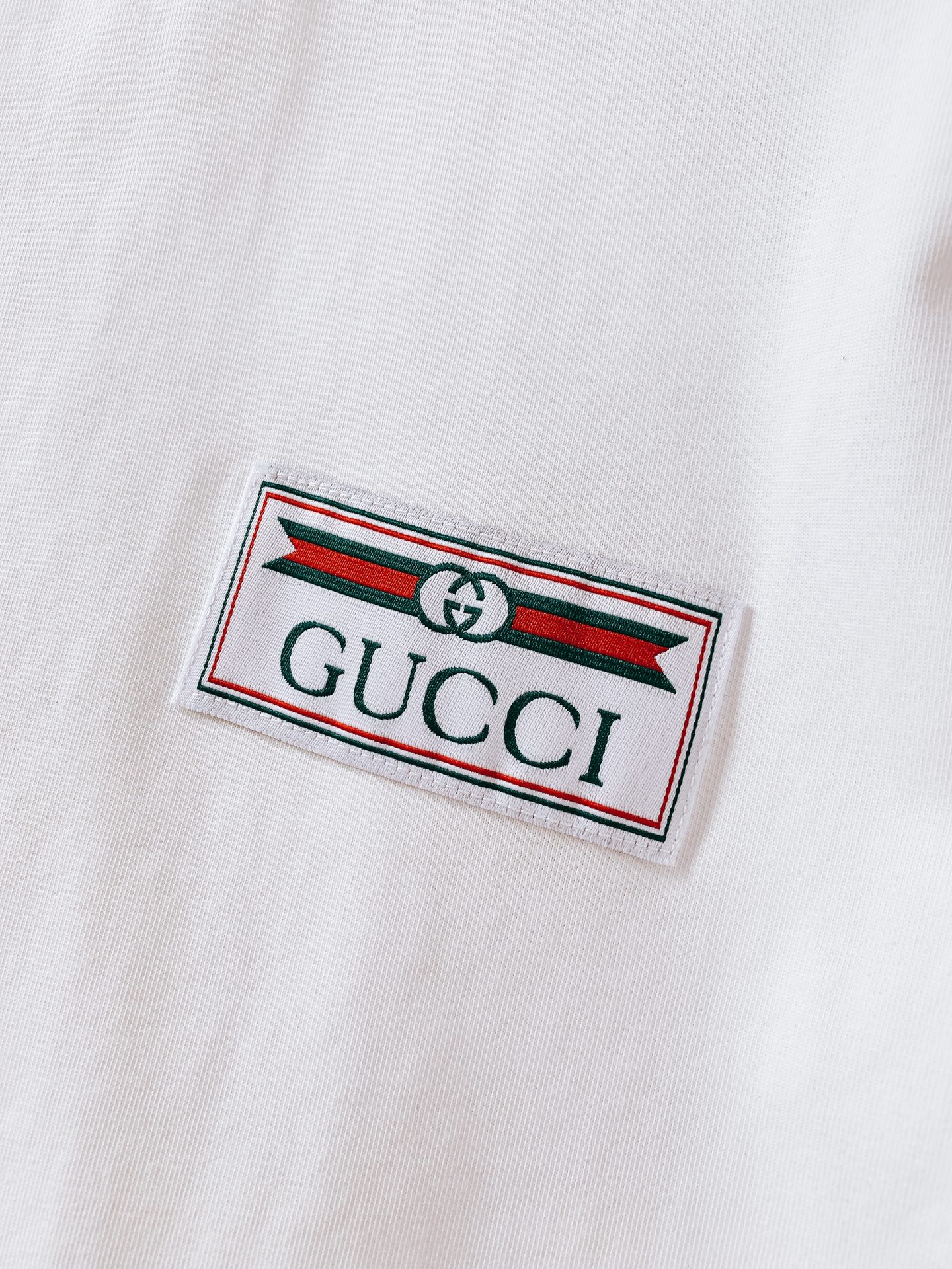 Gucci 古驰 2026SS春夏新品 经典贴布标识短袖👕高支精梳棉面料软糯透气，垂坠感绝了，上身亲肤不