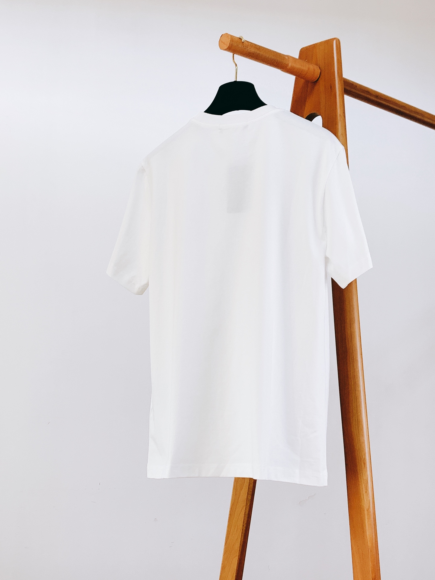 Hermès 爱马仕 2026SS春夏新品 经典橙标皮革饰牌短袖👕高支精梳棉面料软糯透气，垂坠感绝了，上