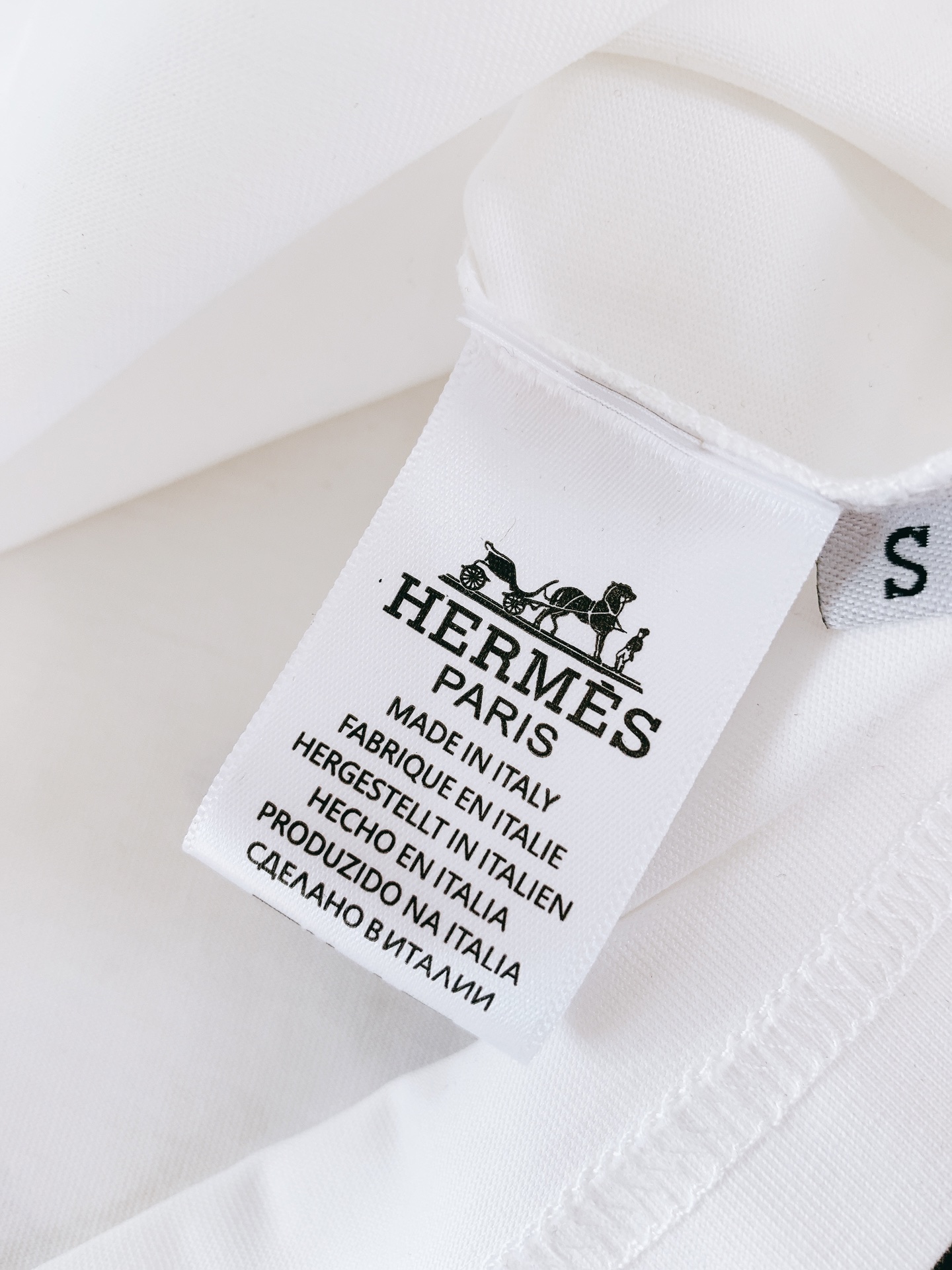 Hermès 爱马仕 2026SS春夏新品 经典橙标皮革饰牌短袖👕高支精梳棉面料软糯透气，垂坠感绝了，上