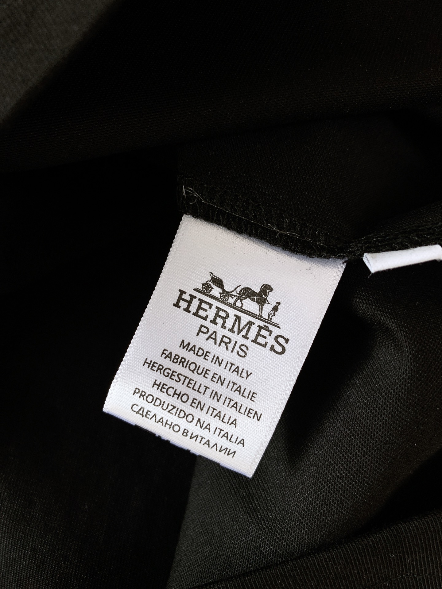 Hermès 爱马仕 2026SS春夏新品 经典橙标皮革饰牌短袖👕高支精梳棉面料软糯透气，垂坠感绝了，上