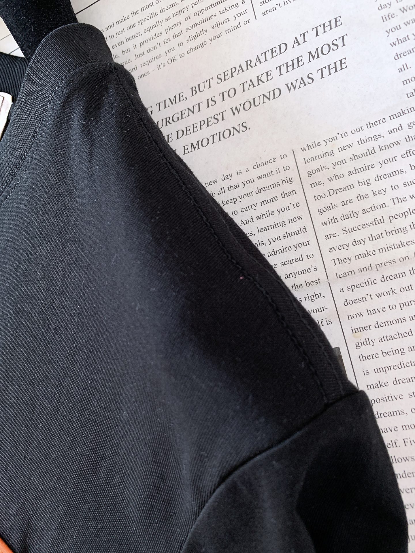 Hermès 爱马仕 2026SS春夏新品 经典橙标皮革饰牌短袖👕高支精梳棉面料软糯透气，垂坠感绝了，上