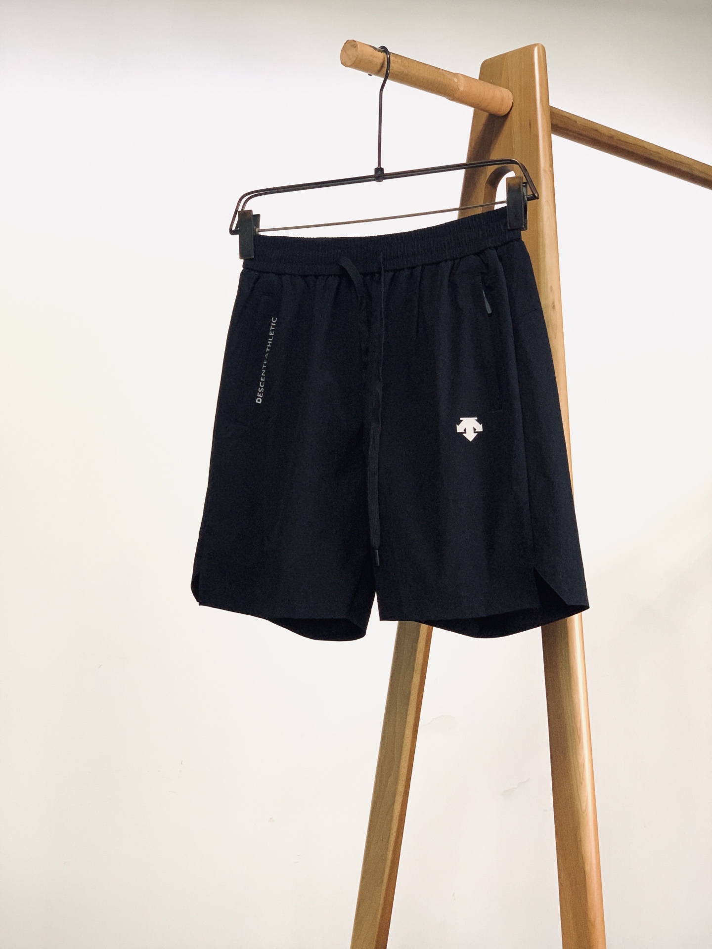 DESCENTE 迪桑特 2026SS春夏新品 轻量速干运动短裤🩳专业级速干面料，轻盈透气还防泼，日常打
