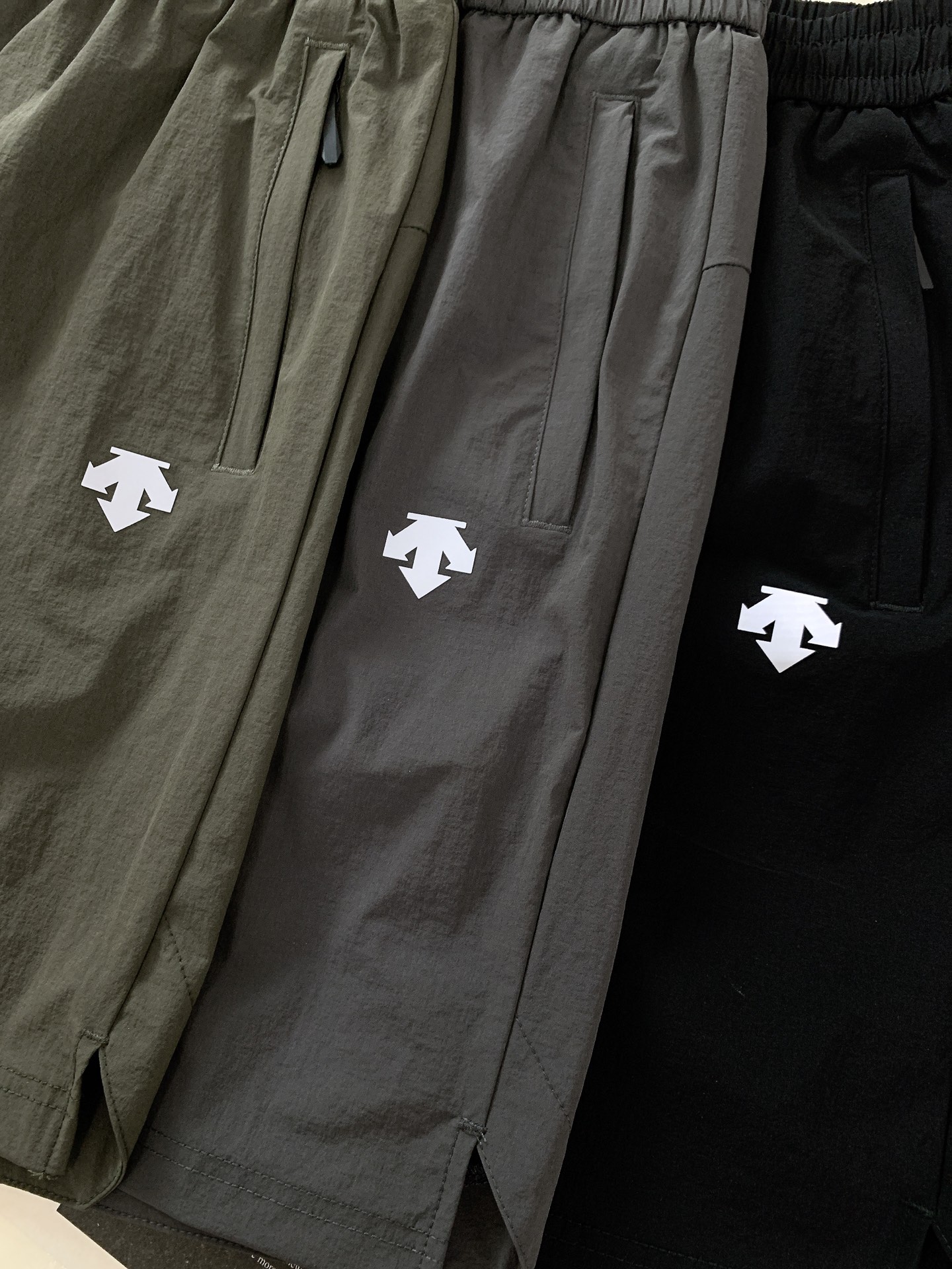 DESCENTE 迪桑特 2026SS春夏新品 轻量速干运动短裤🩳专业级速干面料，轻盈透气还防泼，日常打