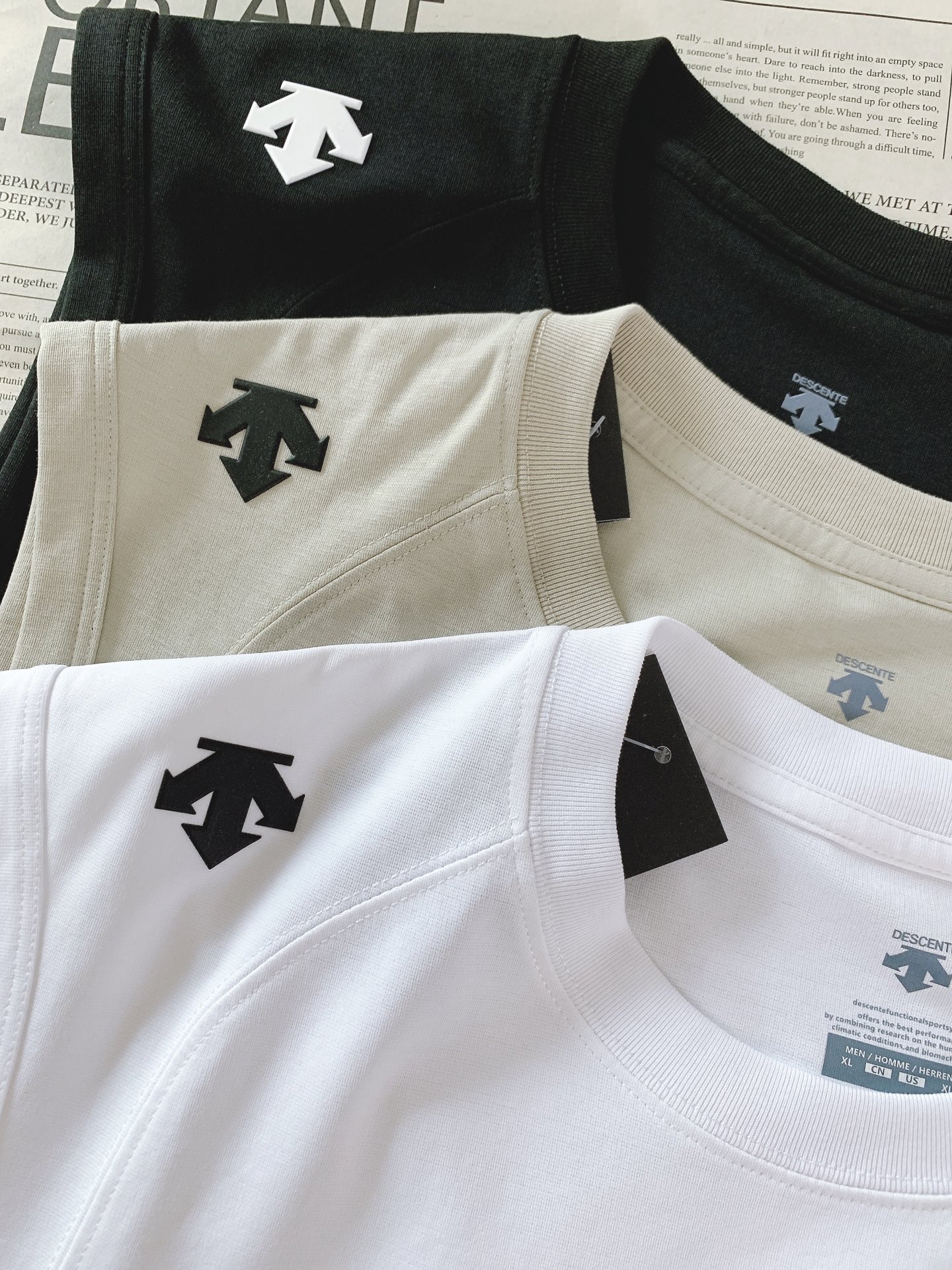 DESCENTE 迪桑特 2026SS春夏新品 休闲无袖背心🎽高支丝光长绒棉面料，顺滑透气又抗皱，上身挺