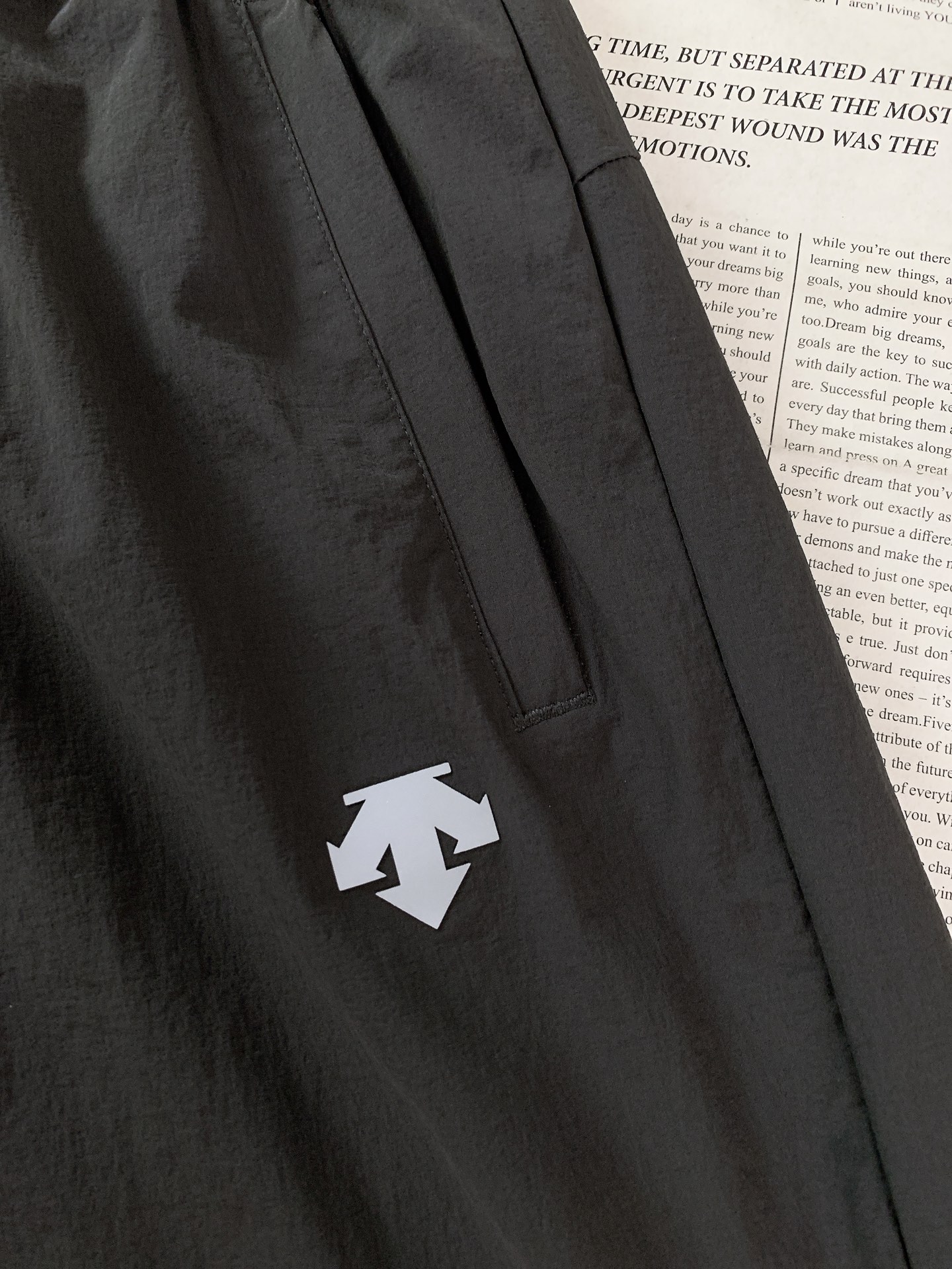 DESCENTE 迪桑特 2026SS春夏新品 轻量速干运动短裤🩳专业级速干面料，轻盈透气还防泼，日常打