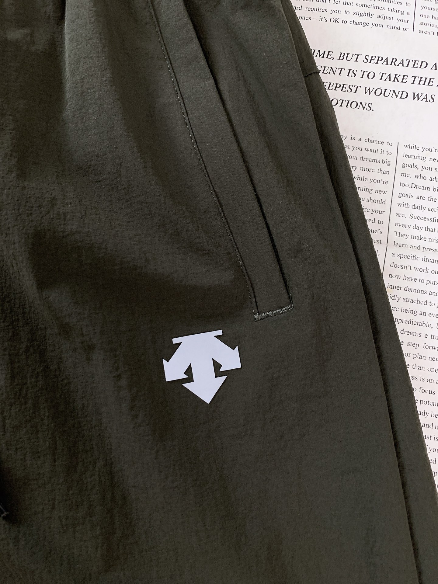 DESCENTE 迪桑特 2026SS春夏新品 轻量速干运动短裤🩳专业级速干面料，轻盈透气还防泼，日常打