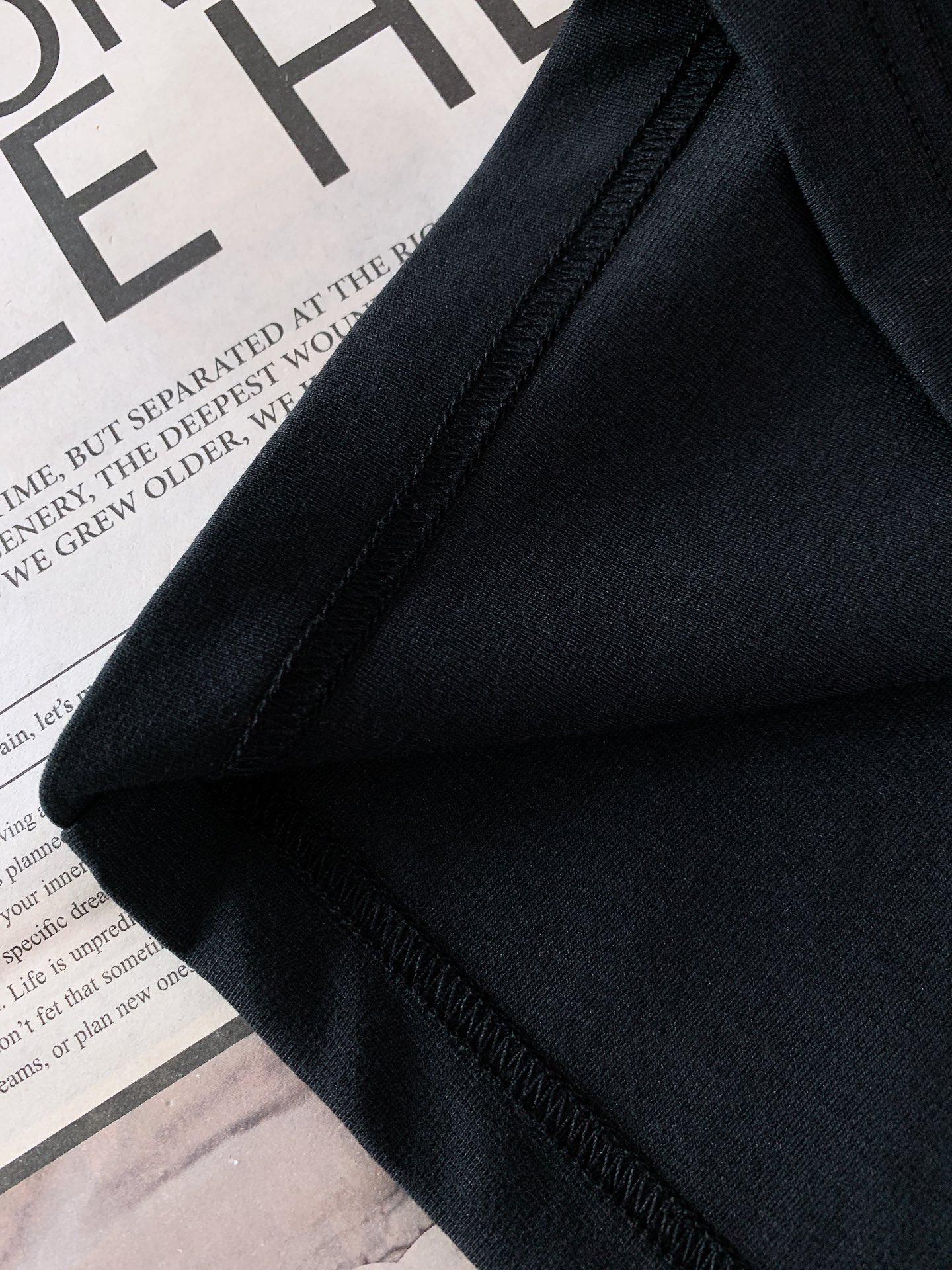 DESCENTE 迪桑特 2026SS春夏新品 休闲无袖背心🎽高支丝光长绒棉面料，顺滑透气又抗皱，上身挺