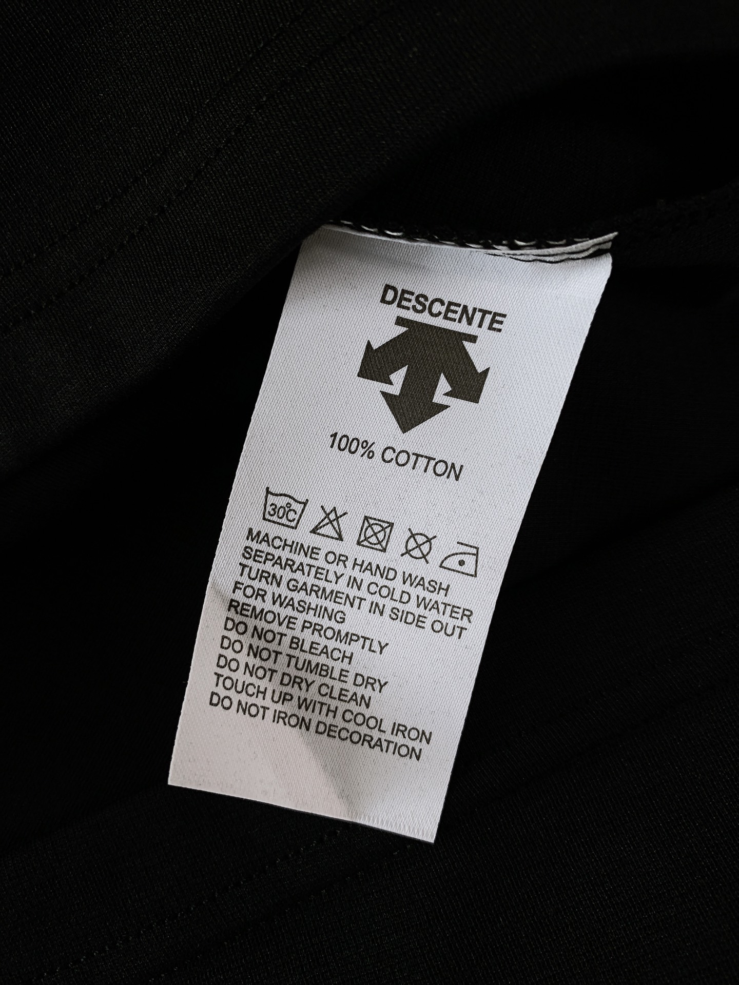 DESCENTE 迪桑特 2026SS春夏新品 休闲无袖背心🎽高支丝光长绒棉面料，顺滑透气又抗皱，上身挺