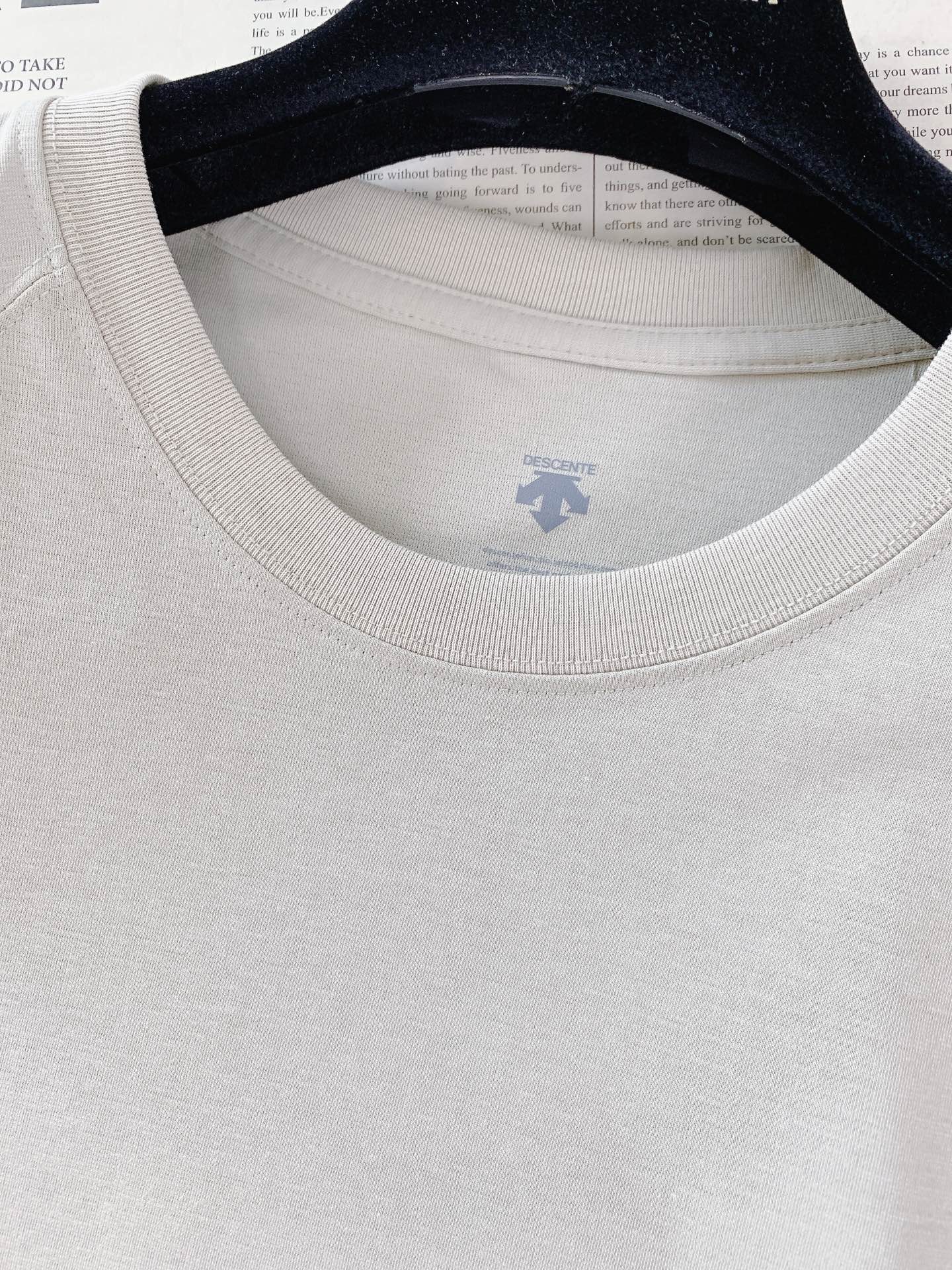 DESCENTE 迪桑特 2026SS春夏新品 休闲无袖背心🎽高支丝光长绒棉面料，顺滑透气又抗皱，上身挺