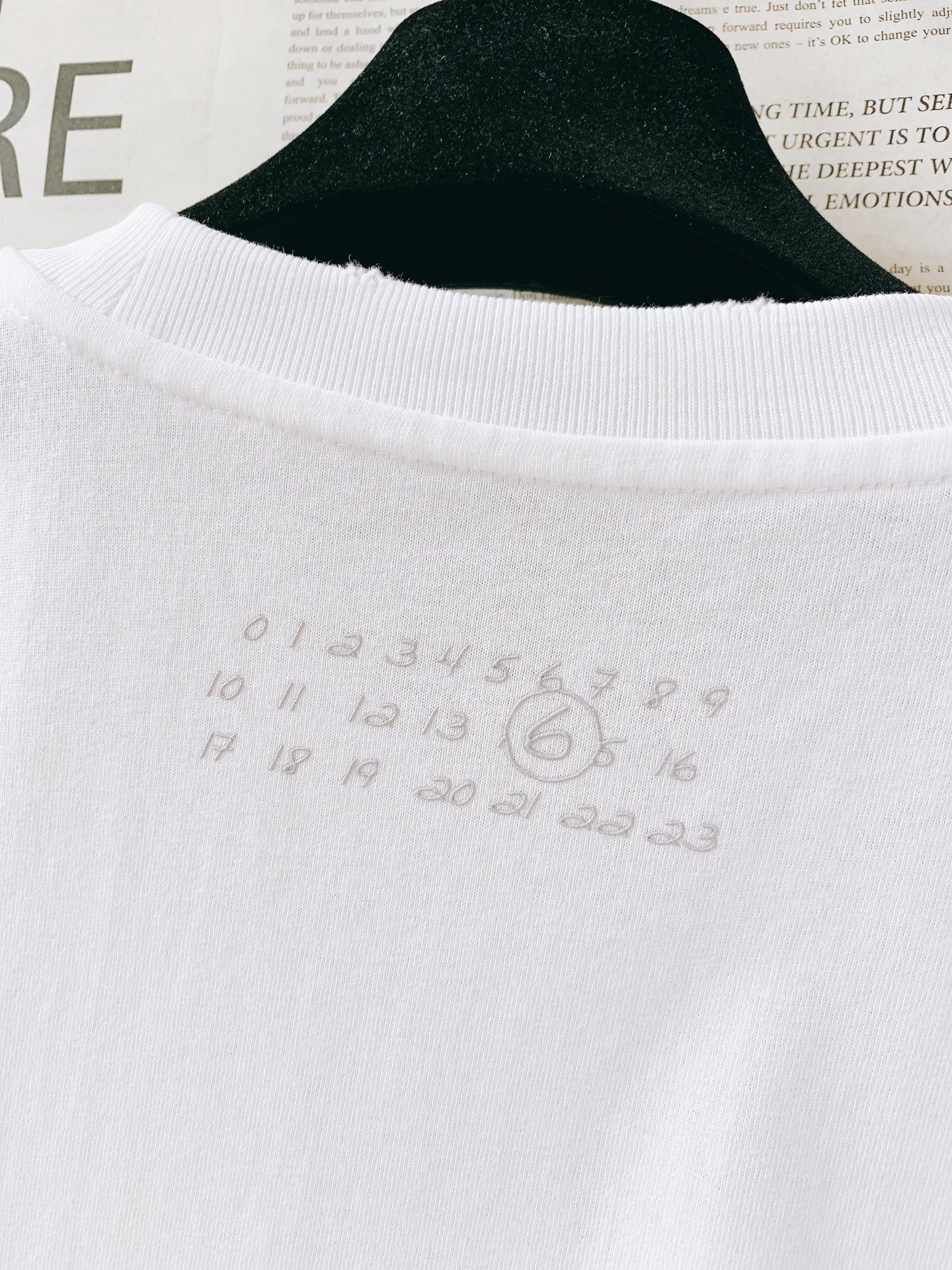 Maison Margiela MM6 马丁马吉拉 2026SS春夏新品数字涂鸦发泡T恤👕重磅纯棉面料，