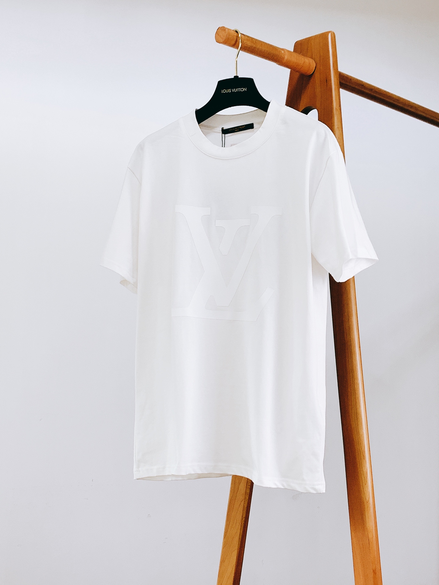 LouisVuitton 路易威登 2026SS春夏新品经典大Logo短袖👕甄选高支长绒棉，上身柔软透气