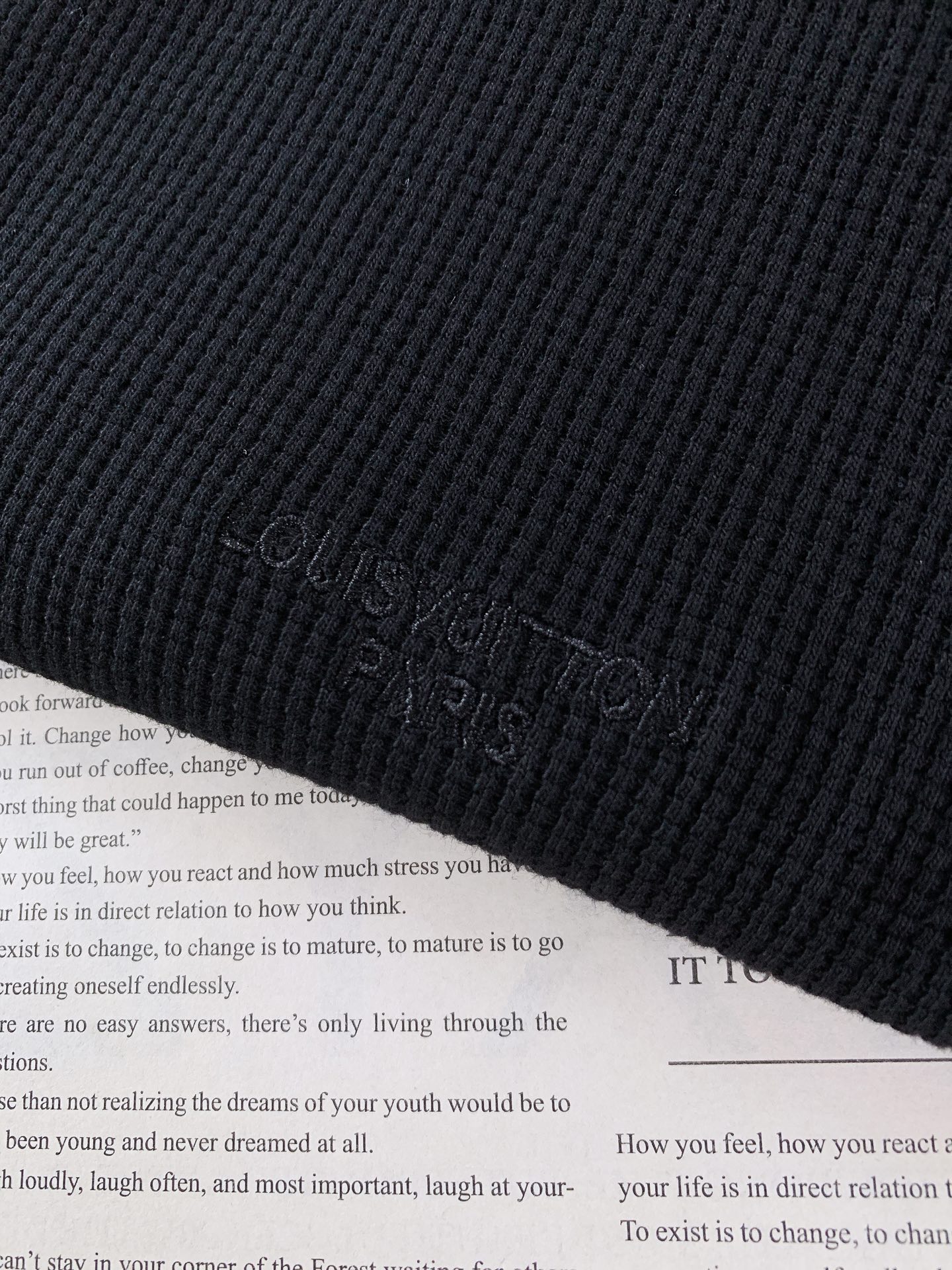 LouisVuitton 路易威登 华夫格长袖T恤精选高克重定织华夫格针织面料，立体肌理饱满清晰，上手软