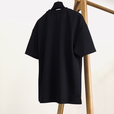 LoroPiana L.P SS春夏新品 休闲刺绣标识套装,精选定制混纺针织面料,手感顺滑柔软,透气舒适 LoroPiana L.P SS春夏新品 休闲刺绣标识套装,精选定制混纺针织面料,手感顺滑柔软,透气舒适