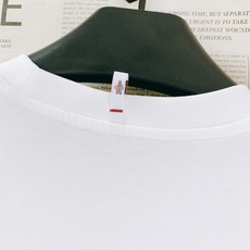 Moncler 蒙口 2026SS春夏新品 基础圆领短袖👕精选高支丝光棉材质,上身垂顺软糯,透气度适配整 Moncler 蒙口 2026SS春夏新品 基础圆领短袖👕精选高支丝光棉材质,上身垂顺软糯,透气度适配整