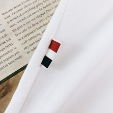 Moncler 蒙口 2026SS春夏新品 基础圆领短袖👕精选高支丝光棉材质,上身垂顺软糯,透气度适配整 Moncler 蒙口 2026SS春夏新品 基础圆领短袖👕精选高支丝光棉材质,上身垂顺软糯,透气度适配整