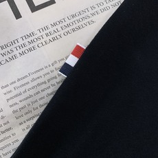 Moncler 蒙口 2026SS春夏新品 基础圆领短袖👕精选高支丝光棉材质,上身垂顺软糯,透气度适配整 Moncler 蒙口 2026SS春夏新品 基础圆领短袖👕精选高支丝光棉材质,上身垂顺软糯,透气度适配整
