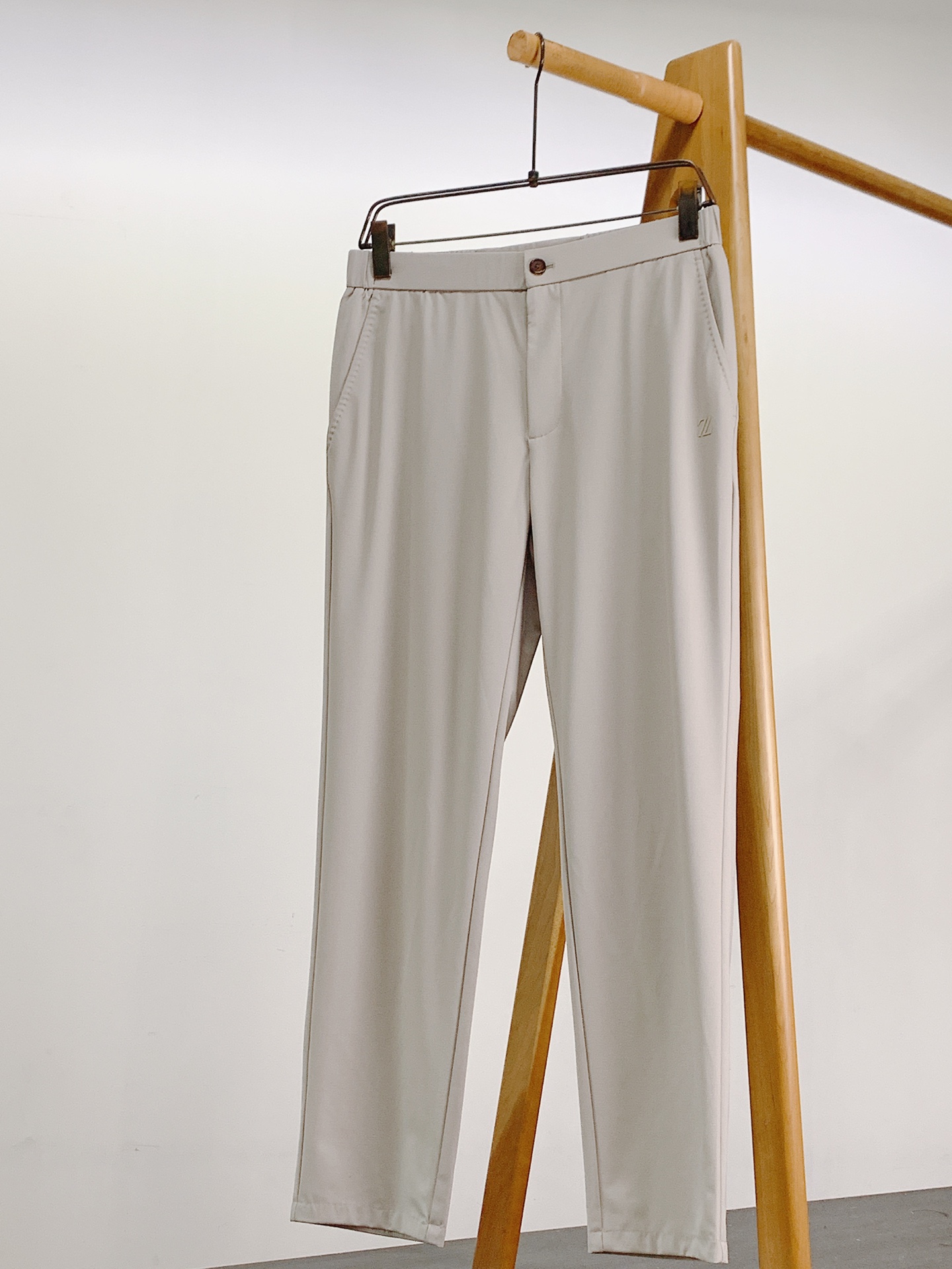 Ermenegildo Zegna 杰尼亚 2026SS春夏新品弹力直筒休闲长裤👖定制抗皱弹力面料，垂感