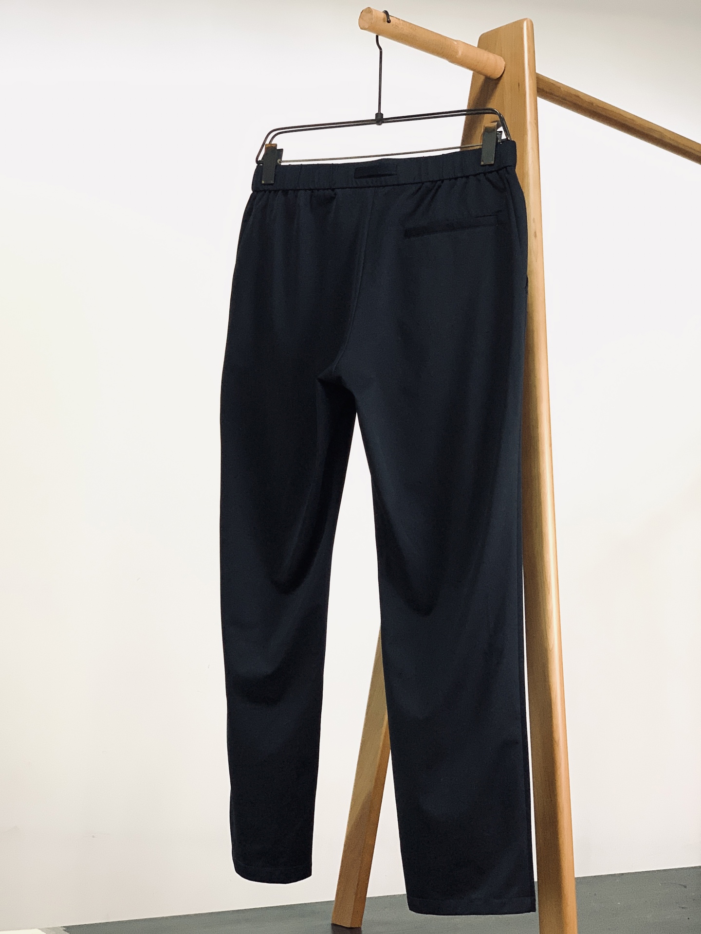 Ermenegildo Zegna 杰尼亚 2026SS春夏新品弹力直筒休闲长裤👖定制抗皱弹力面料，垂感