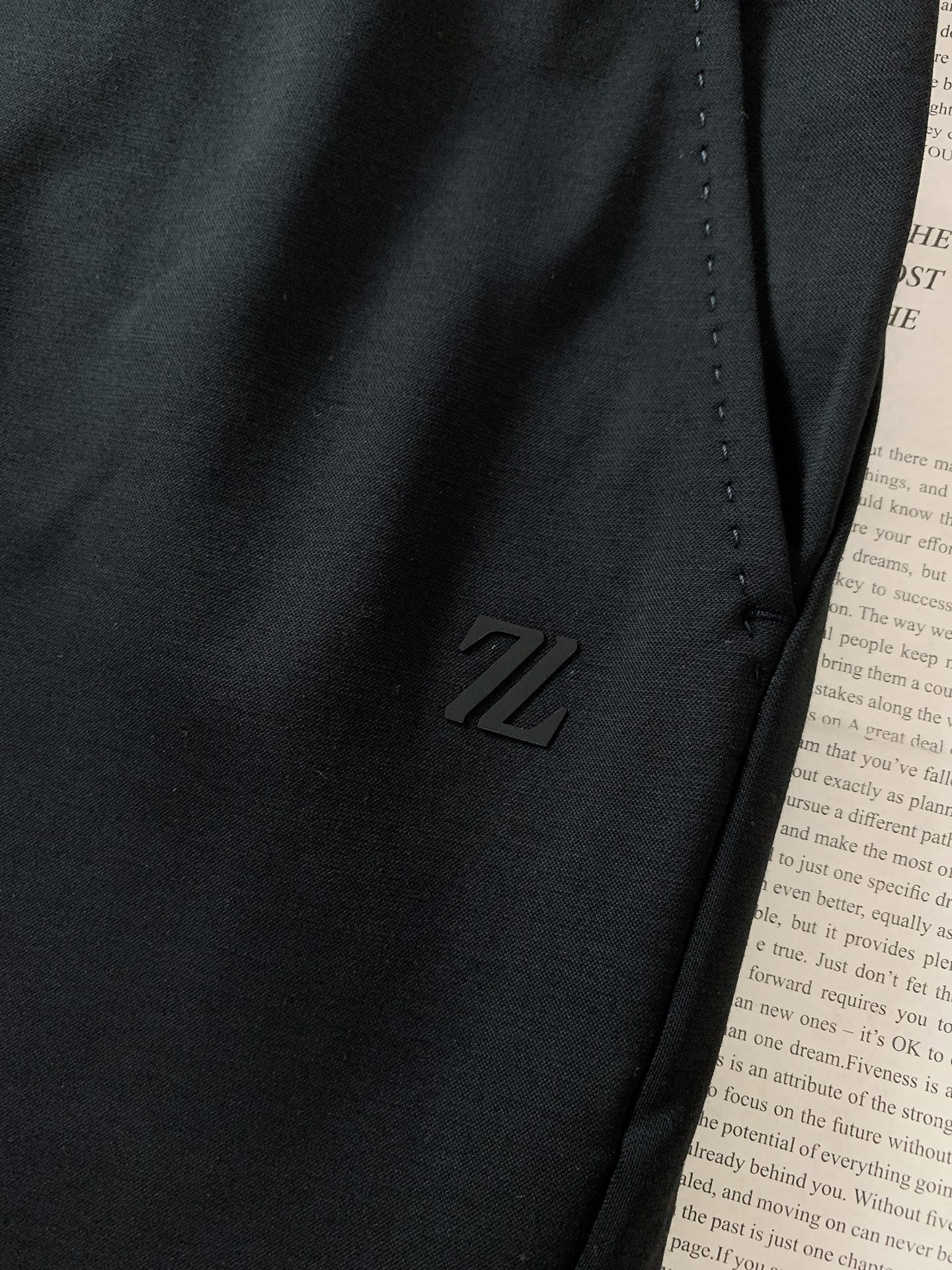 Ermenegildo Zegna 杰尼亚 2026SS春夏新品弹力直筒休闲长裤👖定制抗皱弹力面料，垂感