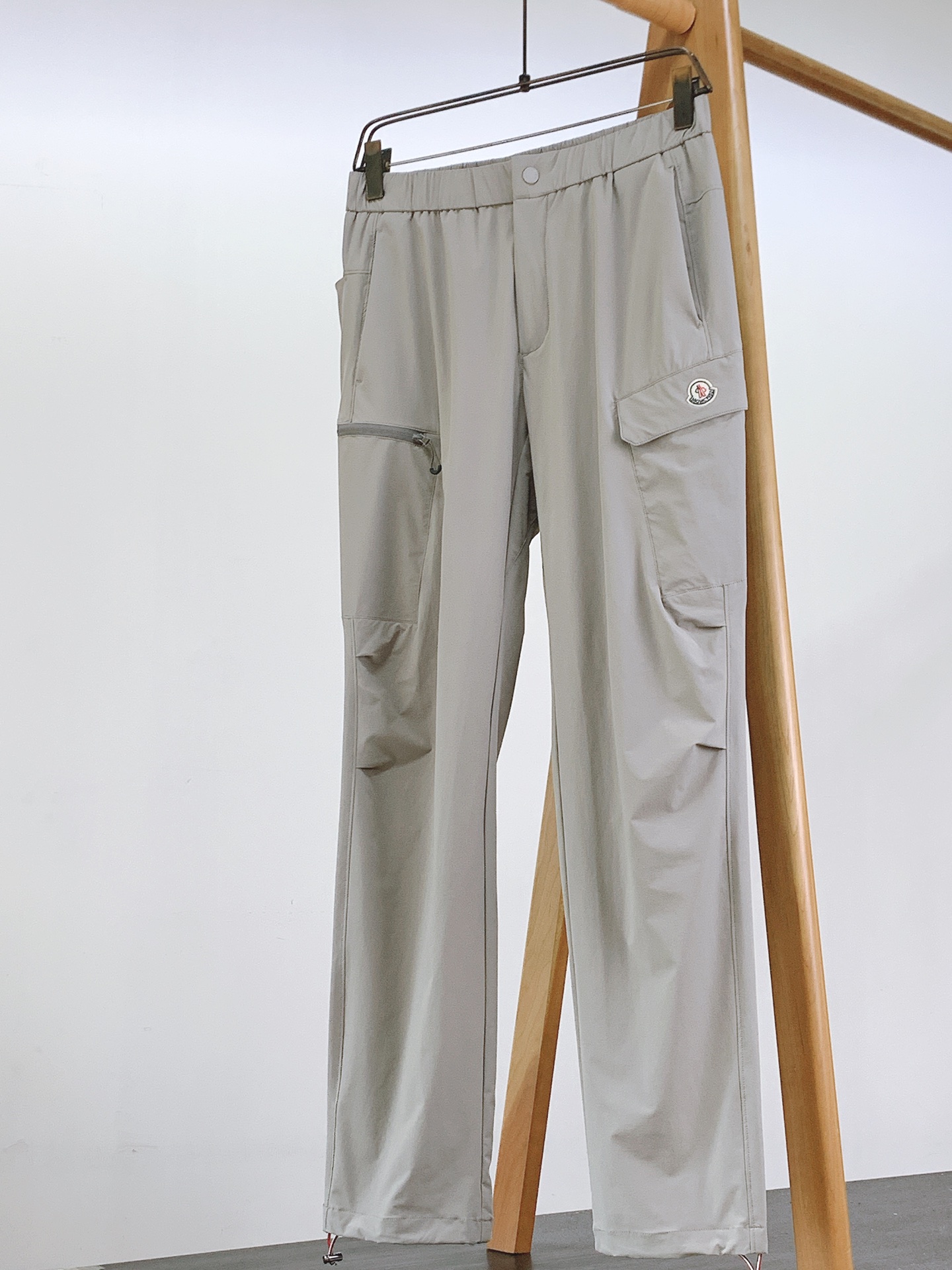 Moncler 蒙口 2026SS春夏新品 机能工装休闲长裤👖进口抗泼水速干面料，轻薄透气，出汗快速干爽