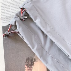 Moncler 蒙口 2026SS春夏新品 机能工装休闲长裤👖进口抗泼水速干面料,轻薄透气,出汗快速干爽 Moncler 蒙口 2026SS春夏新品 机能工装休闲长裤👖进口抗泼水速干面料,轻薄透气,出汗快速干爽