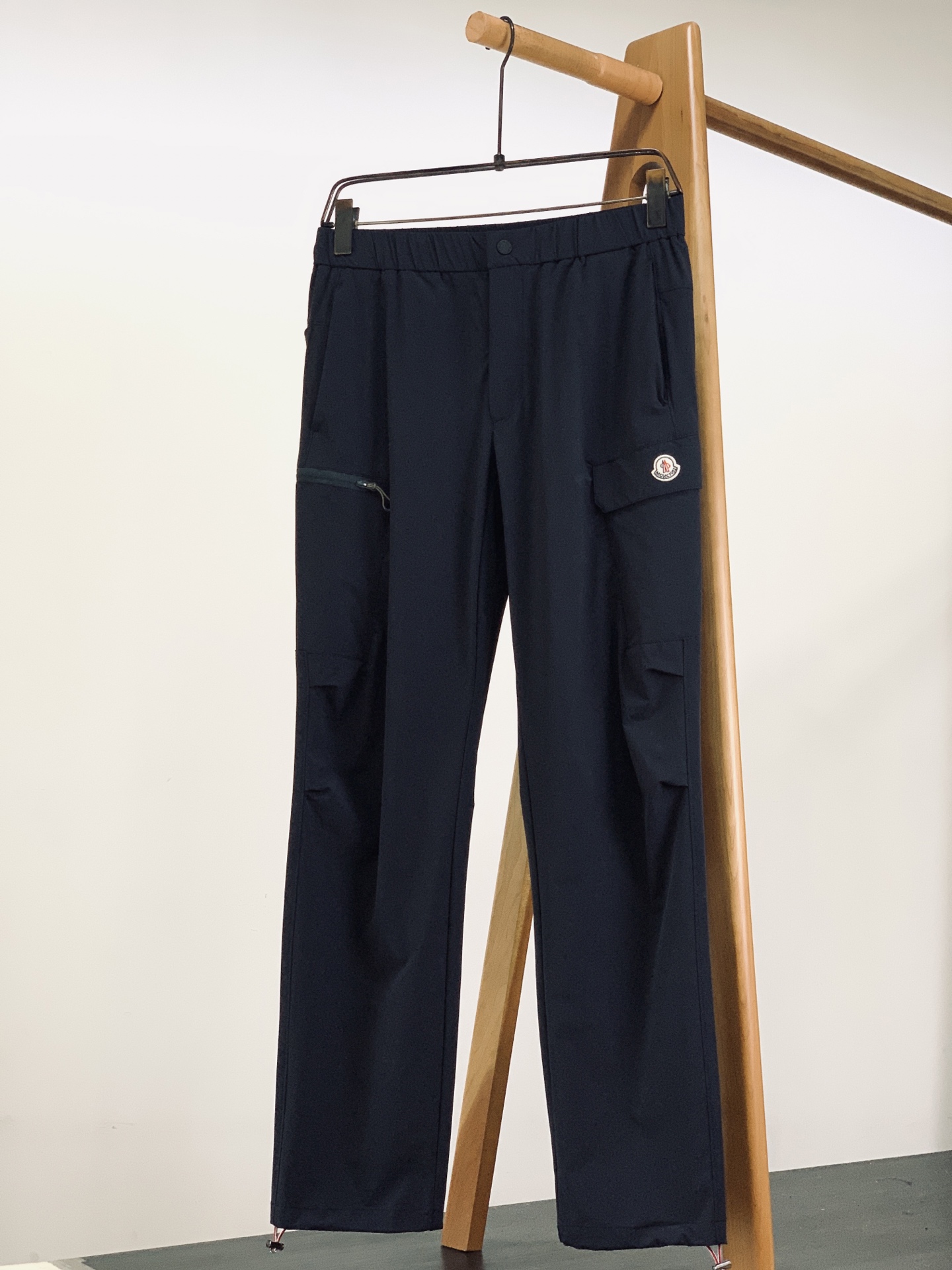 Moncler 蒙口 2026SS春夏新品 机能工装休闲长裤👖进口抗泼水速干面料，轻薄透气，出汗快速干爽