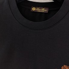 LoroPiana L.P SS春夏新品 休闲刺绣标识套装,精选定制混纺针织面料,手感顺滑柔软,透气舒适 LoroPiana L.P SS春夏新品 休闲刺绣标识套装,精选定制混纺针织面料,手感顺滑柔软,透气舒适