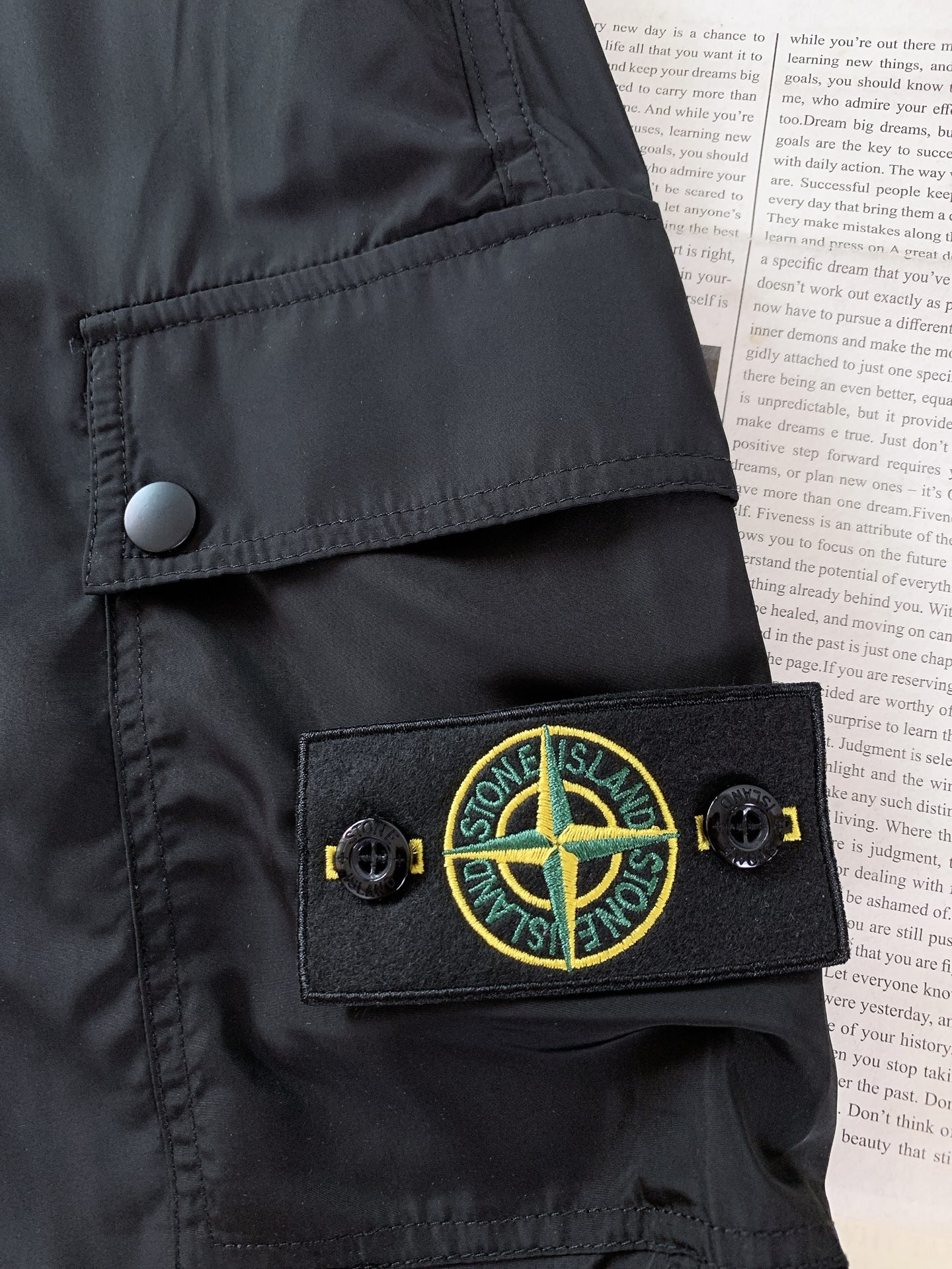 Stone Island 石头岛 2026SS春夏新品 短袖工装套装，上衣精选精梳棉面料，舒适透气。胸口
