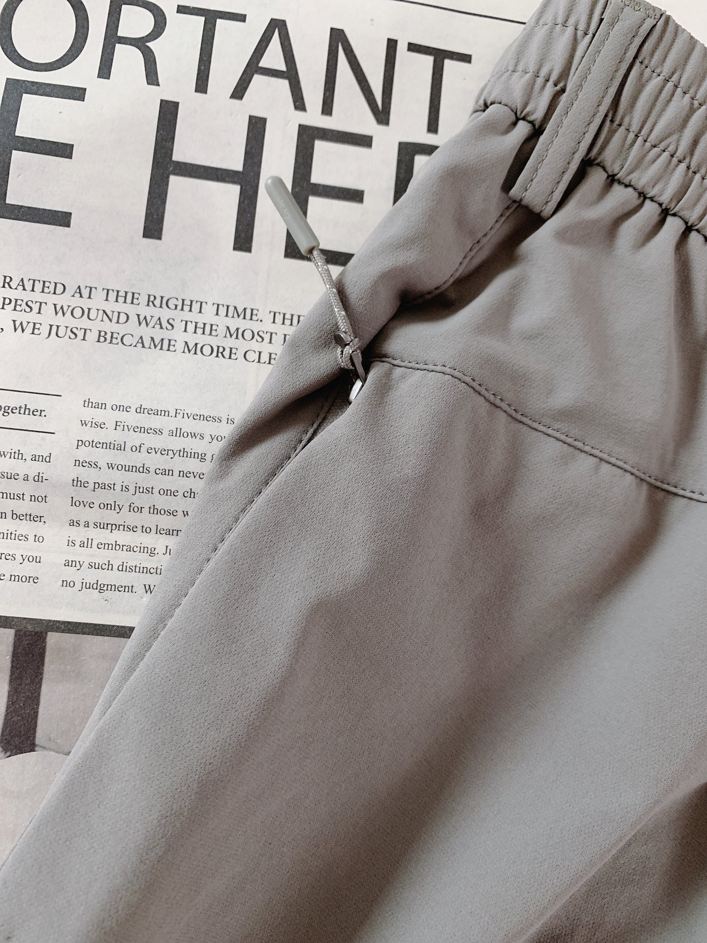 ARCTERYX 始祖鸟 2026SS春夏新品弹力机能休闲长裤，进口速干抗水面料，上身轻盈透气，日常小雨