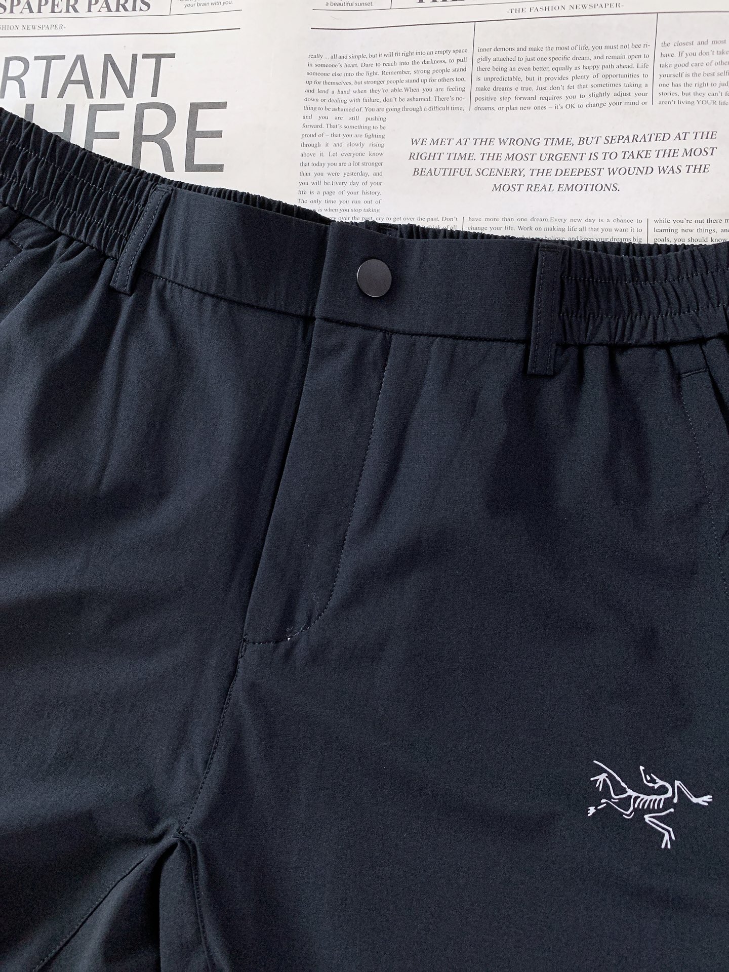ARCTERYX 始祖鸟 2026SS春夏新品弹力机能休闲长裤，进口速干抗水面料，上身轻盈透气，日常小雨