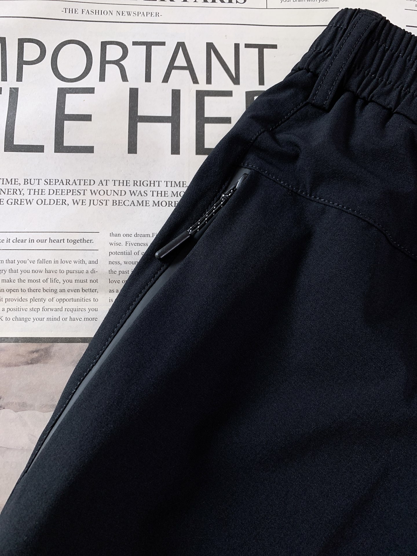 ARCTERYX 始祖鸟 2026SS春夏新品弹力机能休闲长裤，进口速干抗水面料，上身轻盈透气，日常小雨