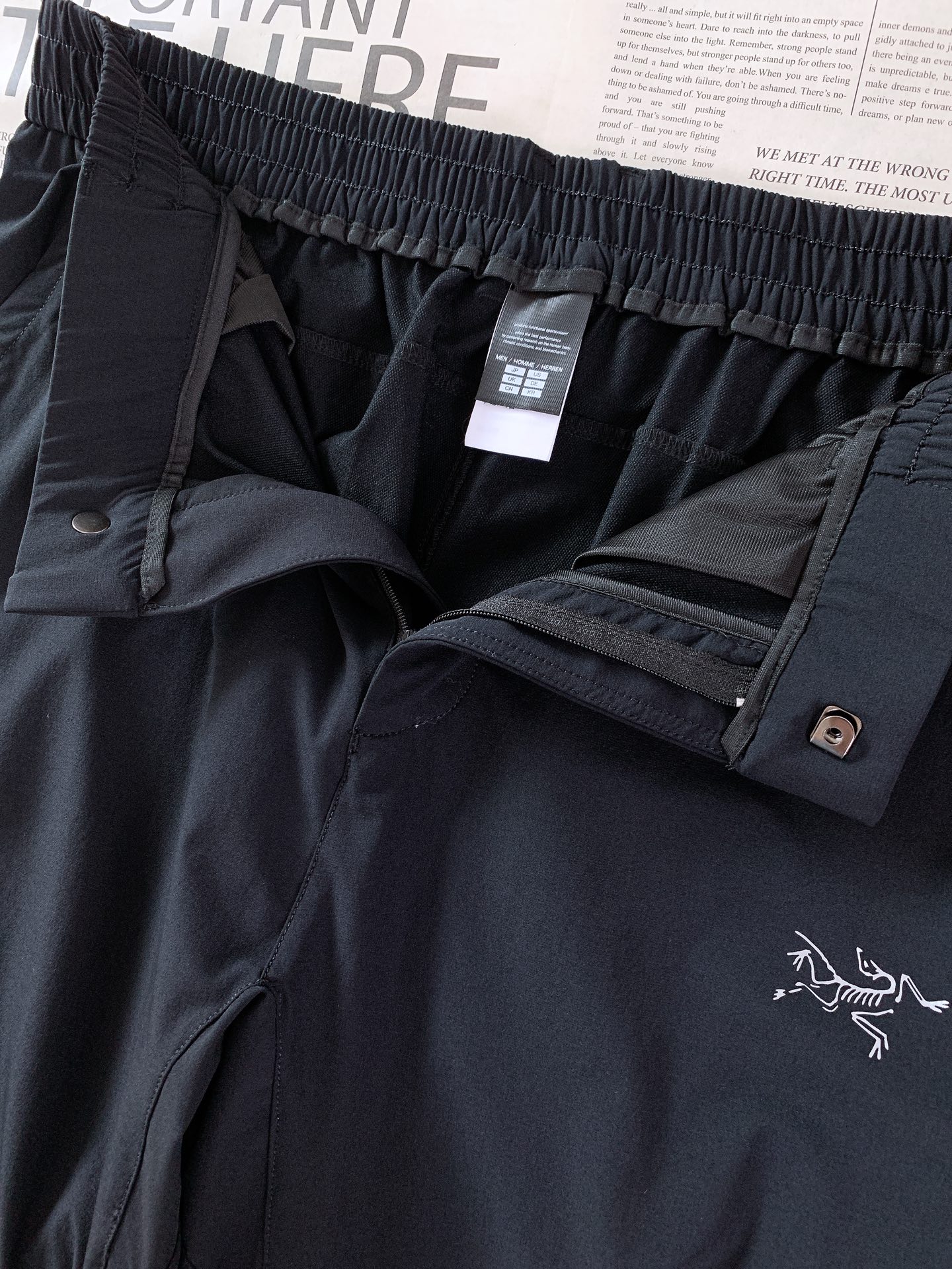 ARCTERYX 始祖鸟 2026SS春夏新品弹力机能休闲长裤，进口速干抗水面料，上身轻盈透气，日常小雨