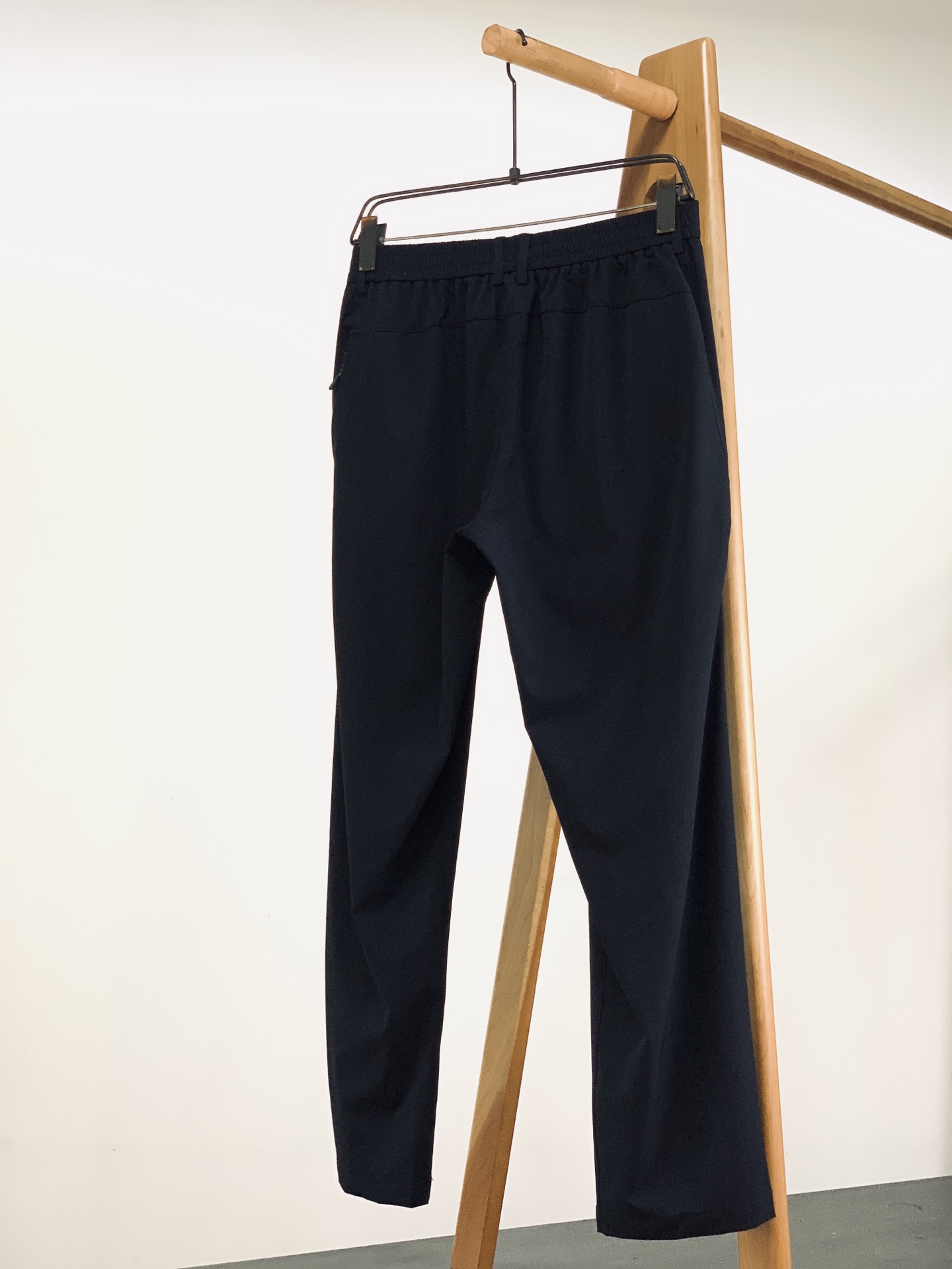 ARCTERYX 始祖鸟 2026SS春夏新品弹力机能休闲长裤，进口速干抗水面料，上身轻盈透气，日常小雨