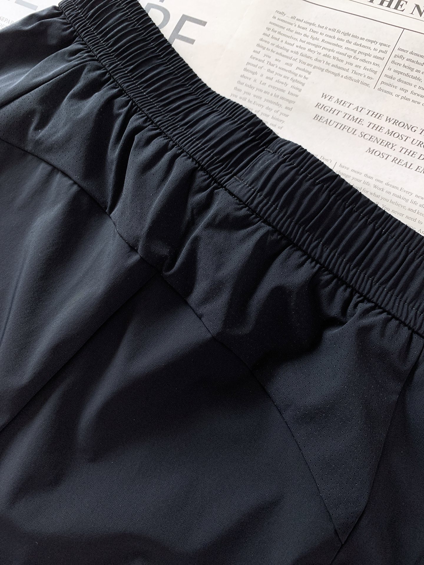 ARCTERYX 始祖鸟 2026SS春夏新品松紧款机能休闲长裤，进口速干抗水面料，上身轻盈透气无束缚。