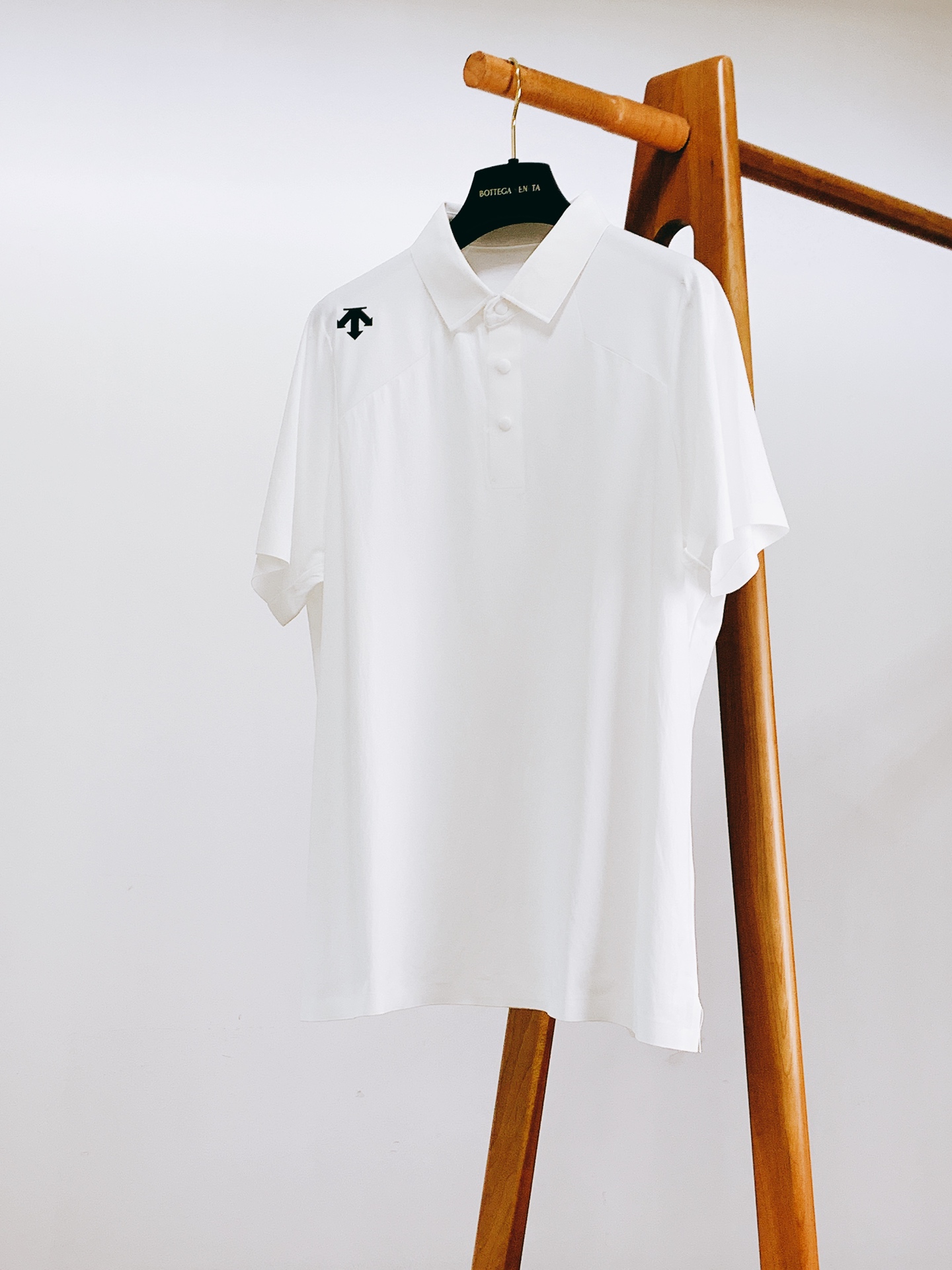 DESCENTE 迪桑特 夏季机能速干Polo👕精选品牌定制蜂窝结构功能面料，自带速干排汗、抑菌透气属性