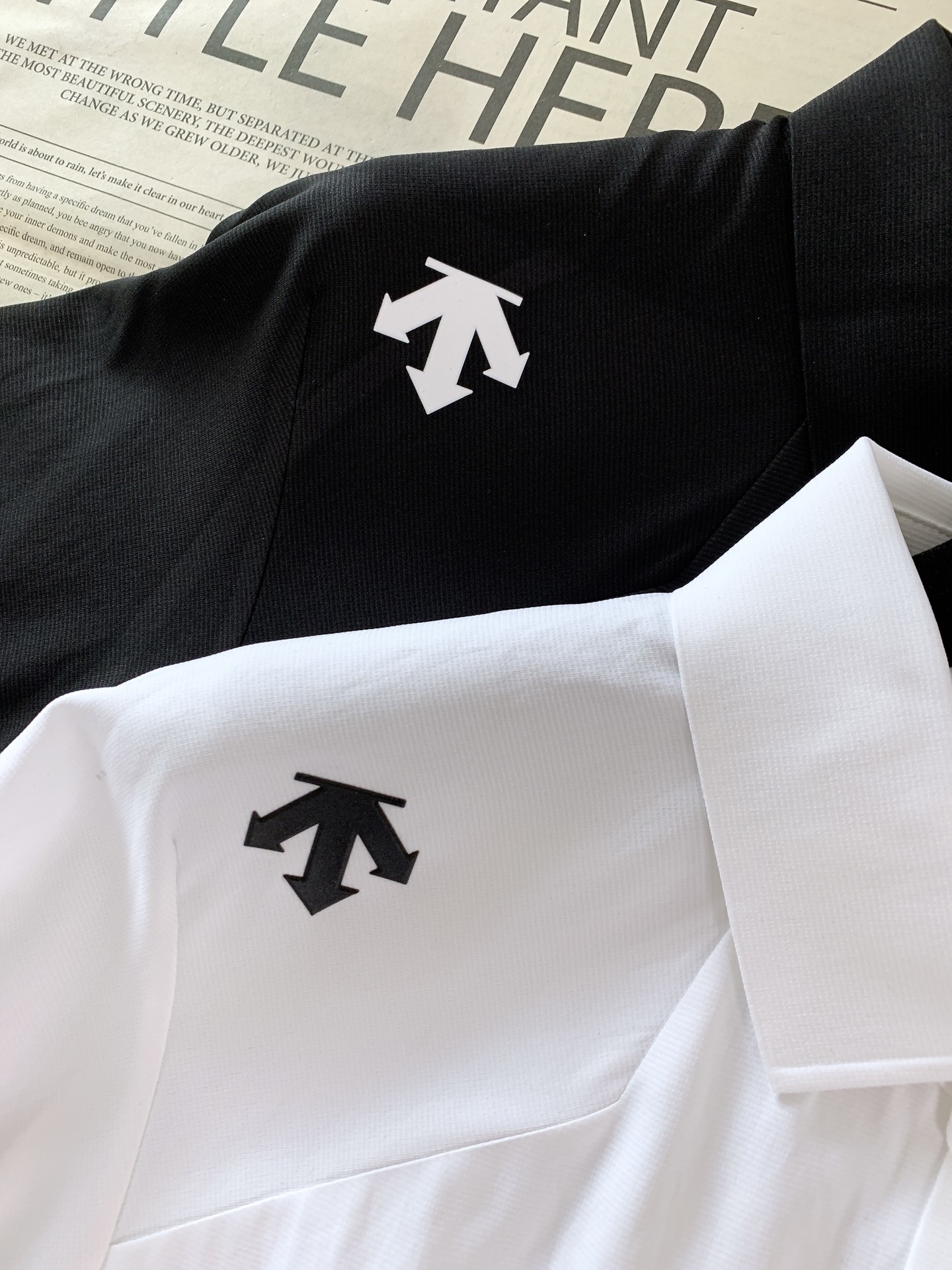 DESCENTE 迪桑特 夏季机能速干Polo👕精选品牌定制蜂窝结构功能面料，自带速干排汗、抑菌透气属性