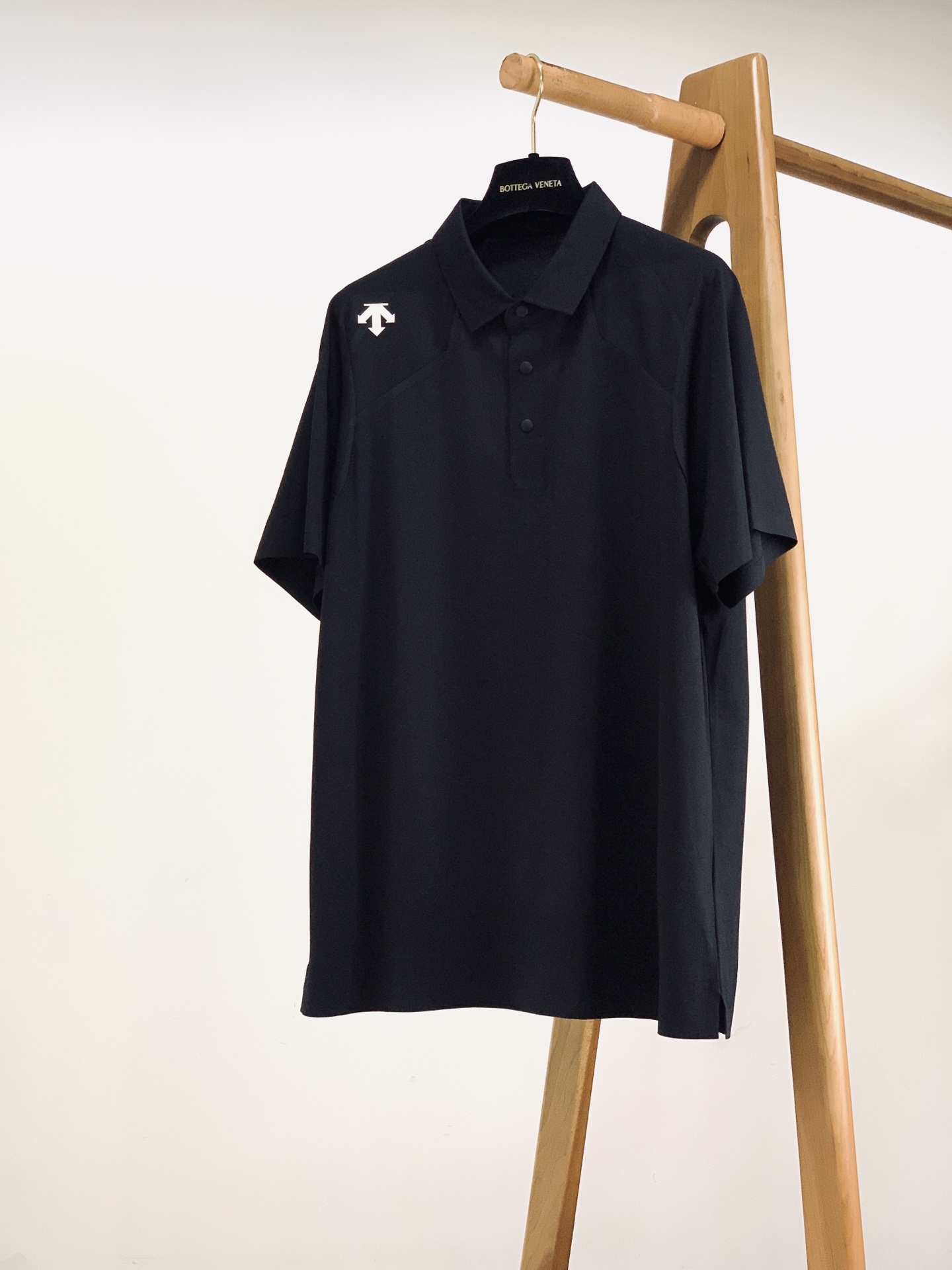 DESCENTE 迪桑特 夏季机能速干Polo👕精选品牌定制蜂窝结构功能面料，自带速干排汗、抑菌透气属性