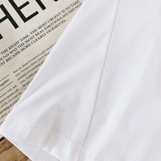 DESCENTE 迪桑特 夏季机能速干圆领短袖👕专属蜂窝网眼功能性面料,透气散热效果出众,具备速干排汗、 DESCENTE 迪桑特 夏季机能速干圆领短袖👕专属蜂窝网眼功能性面料,透气散热效果出众,具备速干排汗、