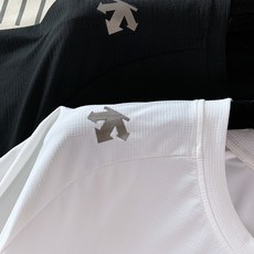 DESCENTE 迪桑特 夏季机能速干圆领短袖👕专属蜂窝网眼功能性面料,透气散热效果出众,具备速干排汗、 DESCENTE 迪桑特 夏季机能速干圆领短袖👕专属蜂窝网眼功能性面料,透气散热效果出众,具备速干排汗、