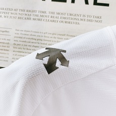 DESCENTE 迪桑特 夏季机能速干圆领短袖👕专属蜂窝网眼功能性面料,透气散热效果出众,具备速干排汗、 DESCENTE 迪桑特 夏季机能速干圆领短袖👕专属蜂窝网眼功能性面料,透气散热效果出众,具备速干排汗、