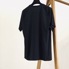 DESCENTE 迪桑特 夏季机能速干圆领短袖👕专属蜂窝网眼功能性面料,透气散热效果出众,具备速干排汗、 DESCENTE 迪桑特 夏季机能速干圆领短袖👕专属蜂窝网眼功能性面料,透气散热效果出众,具备速干排汗、