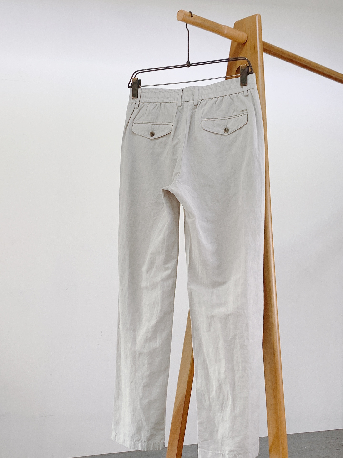 Prada 普拉达 2026SS春夏新品 松紧运动休闲裤👖 材质   亚麻混纺时尚系列，独特设计，抽绳休