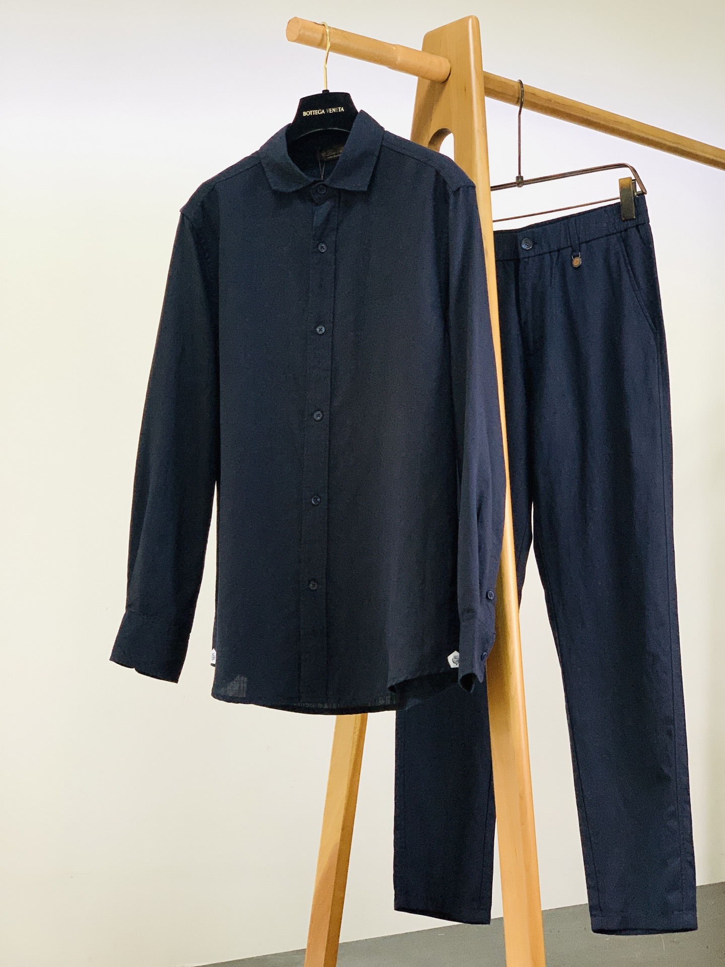LoroPiana L.P SS春夏新品 Loro Piana翻领休闲衬衫材质 亚麻混纺        