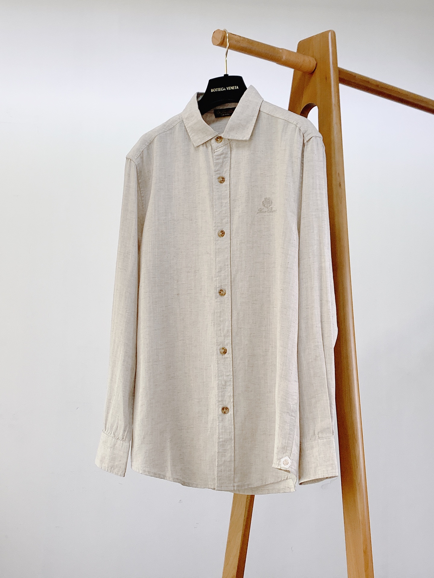 LoroPiana L.P SS春夏新品 Loro Piana翻领休闲衬衫材质 亚麻混纺        