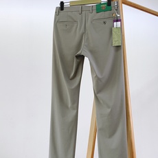 Gucci 古驰 2026SS春夏新品 男士轻奢弹力休闲西裤,进口高密垂感面料,自带凉感抗皱属性,日常久 Gucci 古驰 2026SS春夏新品 男士轻奢弹力休闲西裤,进口高密垂感面料,自带凉感抗皱属性,日常久
