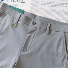 Gucci 古驰 2026SS春夏新品 男士轻奢弹力休闲西裤,进口高密垂感面料,自带凉感抗皱属性,日常久 Gucci 古驰 2026SS春夏新品 男士轻奢弹力休闲西裤,进口高密垂感面料,自带凉感抗皱属性,日常久