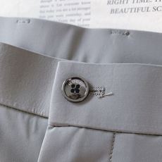 Gucci 古驰 2026SS春夏新品 男士轻奢弹力休闲西裤,进口高密垂感面料,自带凉感抗皱属性,日常久 Gucci 古驰 2026SS春夏新品 男士轻奢弹力休闲西裤,进口高密垂感面料,自带凉感抗皱属性,日常久