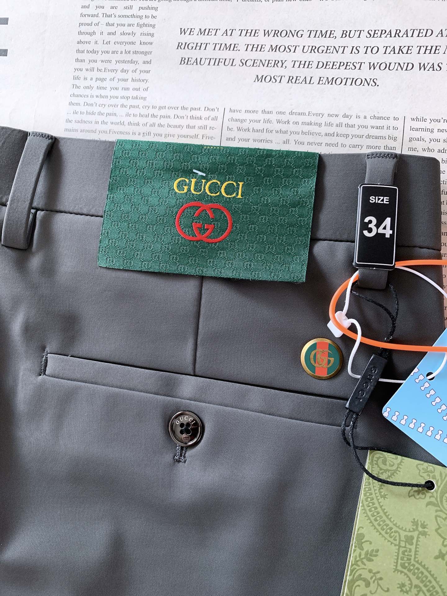 Gucci 古驰 2026SS春夏新品 男士轻奢弹力休闲西裤，进口高密垂感面料，自带凉感抗皱属性，日常久