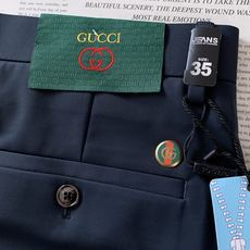 Gucci 古驰 2026SS春夏新品 男士轻奢弹力休闲西裤,进口高密垂感面料,自带凉感抗皱属性,日常久 Gucci 古驰 2026SS春夏新品 男士轻奢弹力休闲西裤,进口高密垂感面料,自带凉感抗皱属性,日常久